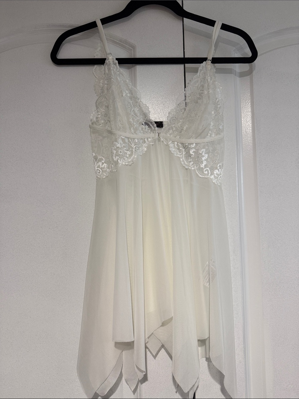 Lace Bodice Handkerchief Hem Chemise - white